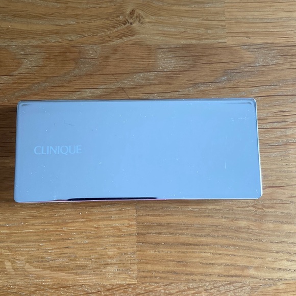 Clinique Limited Edition All About Shadow Palette - Picture 2 of 4